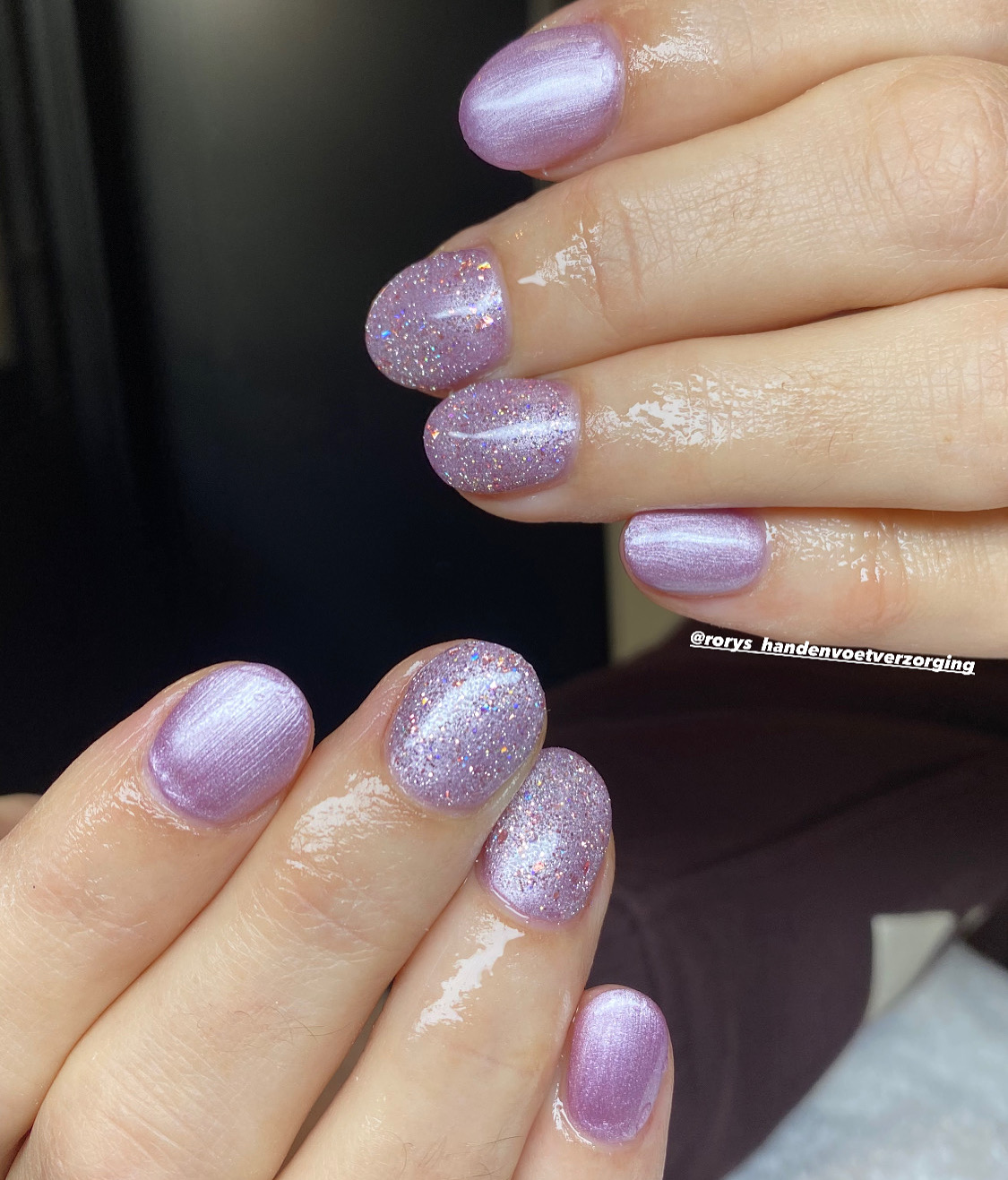 Lila glitternagels